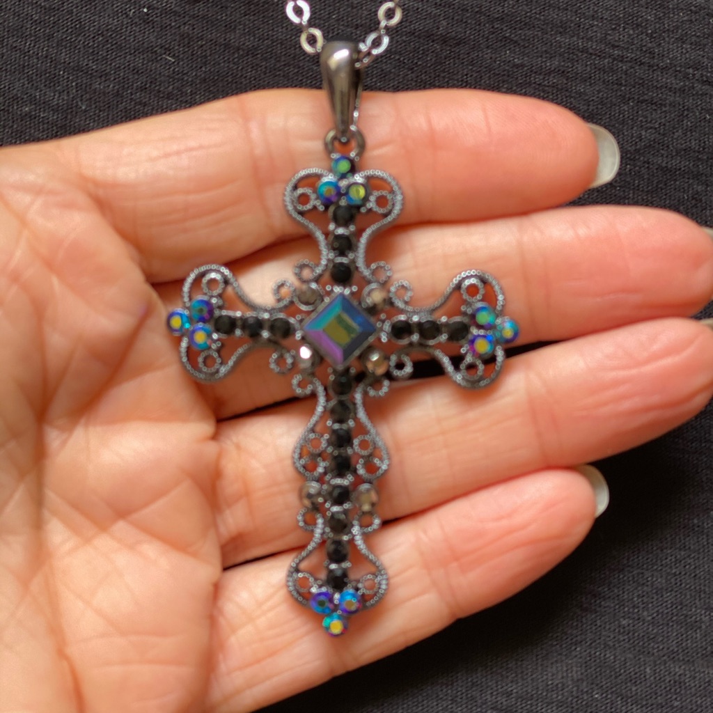 Nwt Cross Necklace 12$